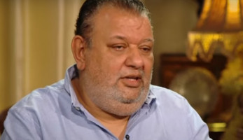 "زهقوا مني وخايف لما أموت محدش يعزيكم"..  نجل حسن حسني يكشف كيف حطمت الشائعات والده