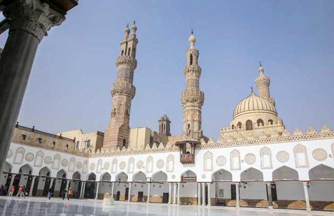 "الأزهر" يستنكر الإساءة لأم المؤمنين ويدعو إلى احترام الرموز الدينية