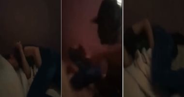 فيديو صادم.. أب يعذب ابنه بعنف فى بولاق.. ويبرر: بربيه مفيش أسد بياكل عياله