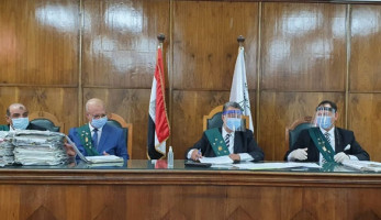 وقف 6 موظفين نظموا حفلا راقصا تشفيا في مديرتهم بعد قرار نقلها في البحيرة