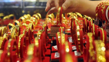 أسعار الذهب في مصر تنخفض من أعلى مستوى تاريخي.. والجرام يخسر 7 جنيهات