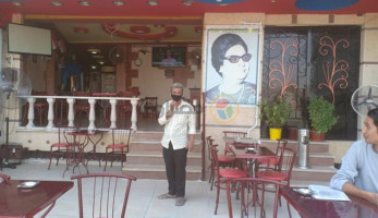 التعايش مع كورونا.. اليوم الأول لفتح المقاهي ودور العبادة (تغطية خاصة)