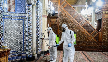 ماذا حدث داخل مسجد الحسين وأدى لإغلاقه؟.. أهالي المنطقة يجيبون