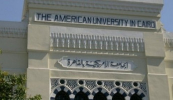 الجامعة الأمريكية تنفي علاقتها بشاب متهم بالتحرش: ملتزمون بتوفير بيئة آمنة