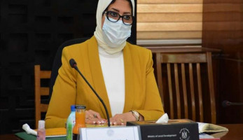 بسبب "كورونا".. قرار جديد بشأن الإجازات المرضية للعاملين بالحكومة والقطاع الخاص