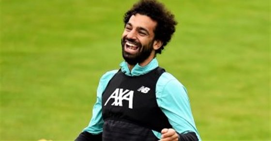 طبيب المنتخب: صلاح طلب المشاركة بين شوطي أوروجواي.. وكوبر خدع الإعلام