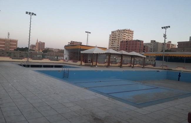 أستاذ فيروسات: نزول حمامات السباحة بملابس قطنية يؤذى صحة الإنسان