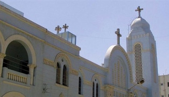 كنيسة الأنبا أنطونيوس بشبرا تبدأ الصلوات بإجراءات احترازية