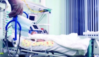 التأمين الإجباري للعاملين.. برلماني يطالب بإقرار قانون المسئولية الطبية