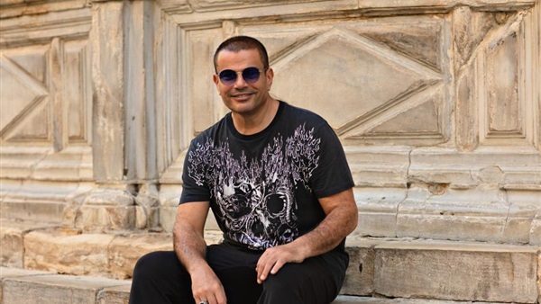 عمرو دياب يعلن عن أول حفل أون لاين له قريبًا
