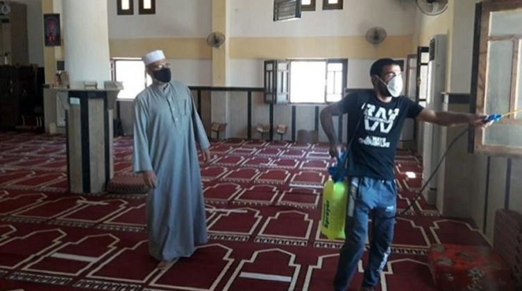 شاهد.. الأوقاف تستعد لإقامة صلاة الجمعة بتعقيم مساجد الجمهورية
