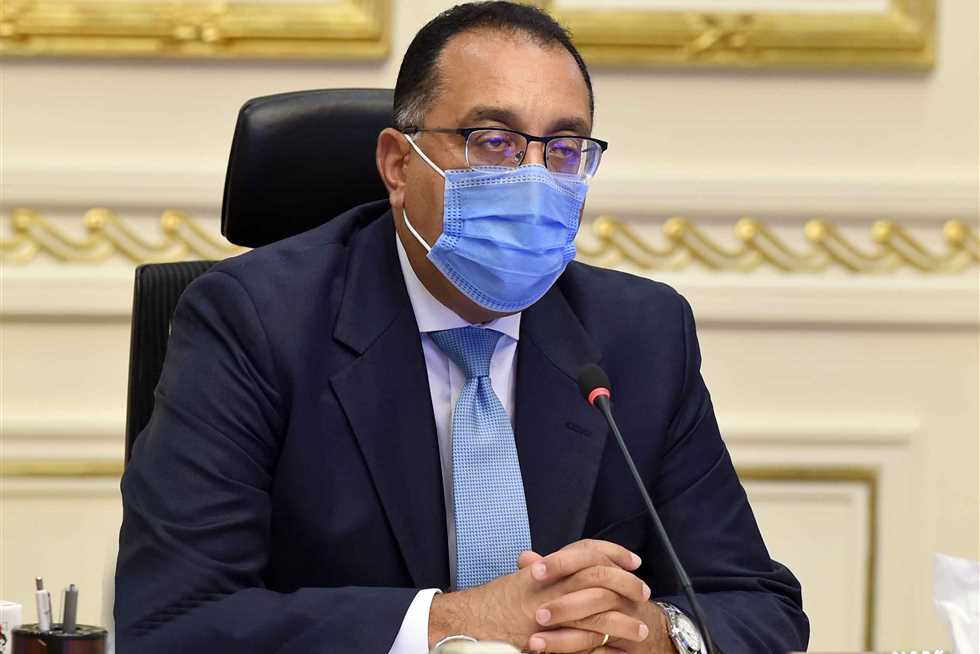«مدبولي» لمحافظ الجيزة ومدير الأمن: «تعاملوا بحسم فمخالفات البناء تهدد الأمن القومي»