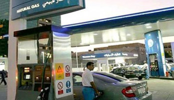 هل يؤثر تحويل السيارات للعمل بالغاز على الموتور؟.. رئيس شركة الغاز الطبيعي يجيب