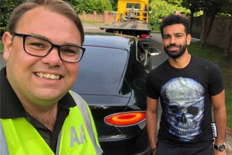 محمد صلاح يتعرّض لحادث.. ويصل منزله بـ«ونش»
