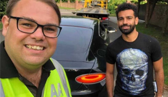 محمد صلاح يتعرّض لحادث.. ويصل منزله بـ«ونش»