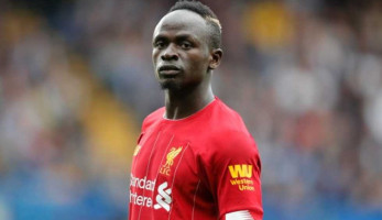 ليفربول يعلن إصابة ساديو ماني بفيروس كورونا