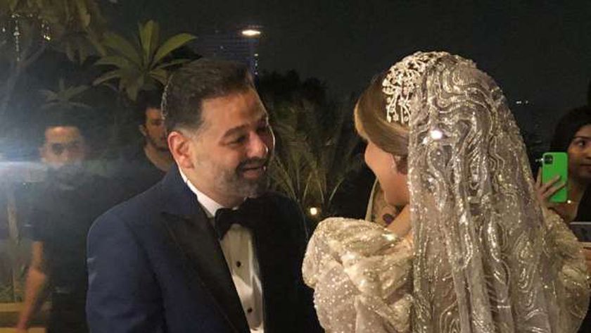 صور.. الكينج محمد منير يحضر حفل زفاف الفنان أمير شاهين
