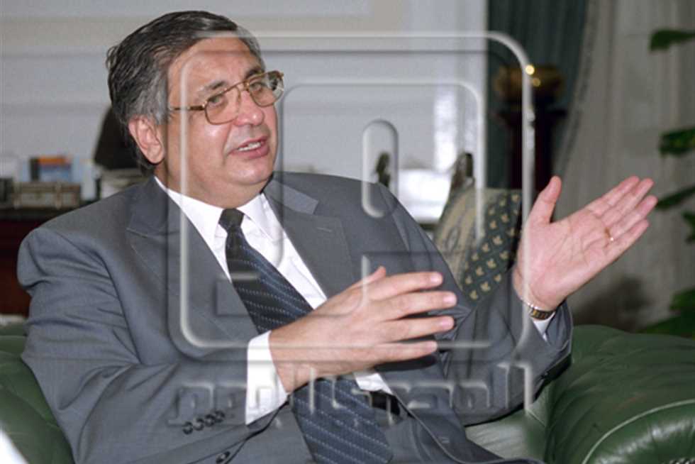 عوض تاج الدين: مصر ما زالت في الموجة الأولى من كورونا.. ومستشفيات العزل أصبحت خبرة