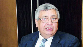 مستشار الرئيس: العالم يمر بموجة جديدة وحادة وشديدة من فيروس كورونا