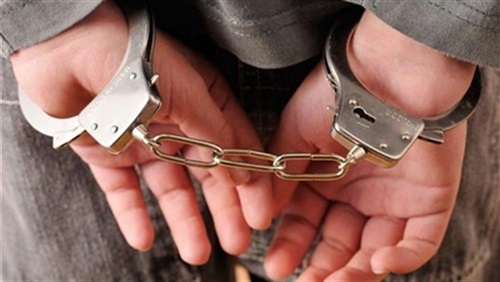 القبض على عاطل ينصب على المواطنين بحجز فيلات فى الساحل الشمالى