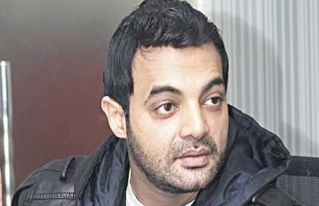 عمرو محمود ياسين يكشف تفاصيل الساعات الأخيرة في حياة والده.. وينفي إصابته بـ«كورونا»
