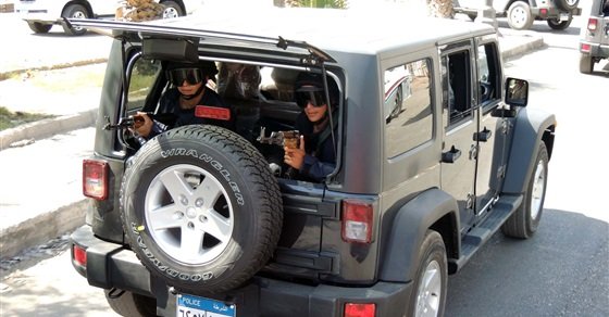 كشف حقيقة تداول مقطع فيديو لسيارة شرطة وسط تجمع عدد من الأهالى بالجيزة