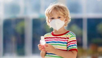 "خلع الكمامة 3 مرات بالساعة".. الصحة العالمية توجه نصائح للأطفال للوقاية من كورونا (فيديو)