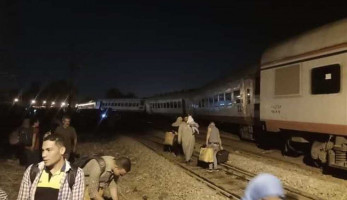 الصور تكشف خروج 4 عربات من قطار الإسكندرية.. والسكة الحديد تعلن 2 فقط