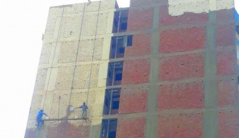 مصدر: قطع المرافق عن العقارات بواجهات الطوب الأحمر حتى يتم طلاؤها