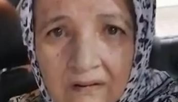 والدة صاحب فيديو "الزحف" تكشف تفاصيل الواقعة..وتؤكد: بنتى هى اللى نشرته
