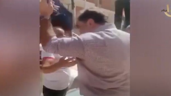 أستاذ جامعي يسب الطلاب.. والعميد: "مش قادر أعمله حاجة" (فيديو)