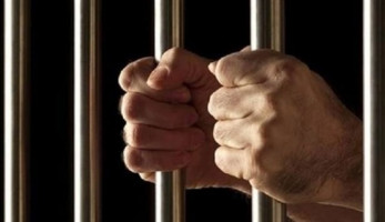 تجديد حبس عاطل وشريكه سرقا طفايات حريق «المترو»