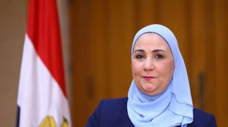وزيرة التضامن الاجتماعي: سيدة المطر مرزقة واستضافتها في مكتبي لأنها تستحق
