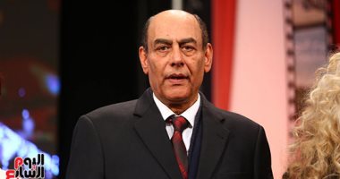 أحمد بدير يقاضى إعلامية كويتية بعد تنمرها ووصفه بـ"الأقرع".. وابنته: أبويا قمر