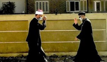 "القس والشيخ".. حكاية الصورة الأشهر على مواقع التواصل الاجتماعي