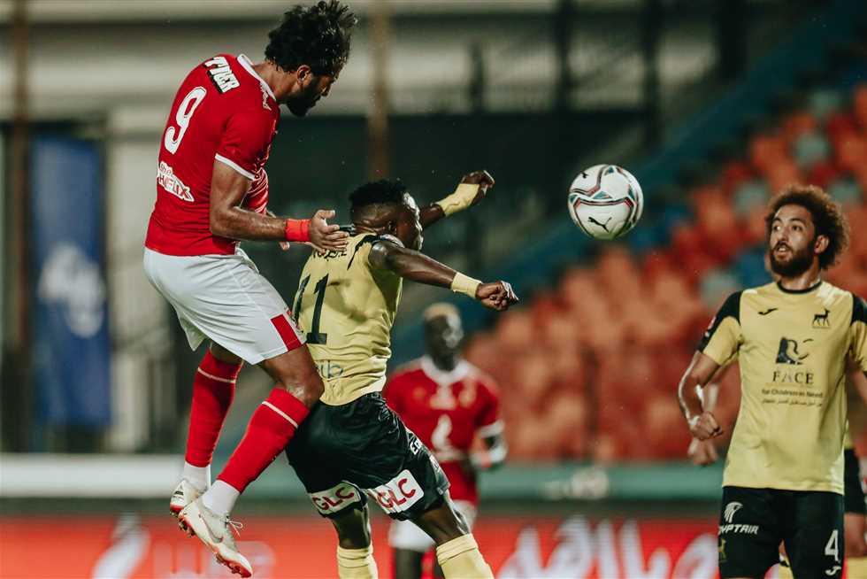 عماد متعب يفتح النار على مروان محسن