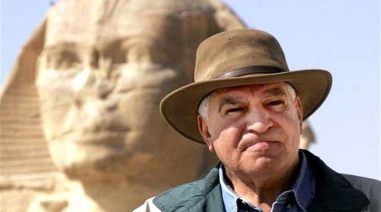 شاهد.. زاهي حواس يرد على اتهامه بالمتاجرة في آثار مصر