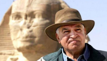شاهد.. زاهي حواس يرد على اتهامه بالمتاجرة في آثار مصر