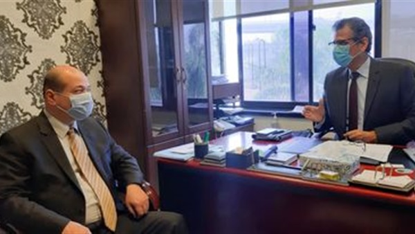 "الهجرة" و"السياحة" ينسقان لمتابعة موقف المصريين العالقين بالخارج