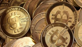 سعر البيتكوين يتخطى الـ30 ألف دولار أمريكى.. وخبراء يتوقعون استمرار الصعود