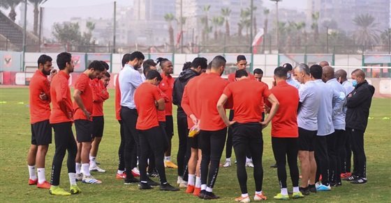 الخطيب رئيساً للبعثة.. الأهلي يغادر بطائرة خاصة للمشاركة في مونديال العالم للأندية