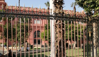 مدير عام المتحف المصري بالتحرير عن البوابة الحديدية الخارجية: «محفوظة» | صور