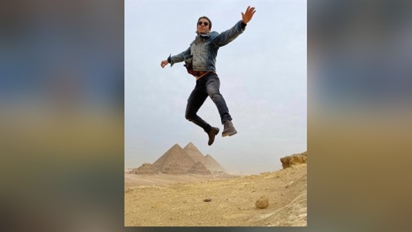 مينا مسعود يروج للسياحة المصرية من الاهرامات
