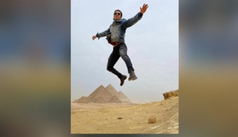 مينا مسعود يروج للسياحة المصرية من الاهرامات