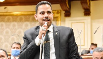 ممثل الهيئة البرلمانية للأغلبية: أسامة هيكل يخالف القانون والدستور بالجمع بين منصبين