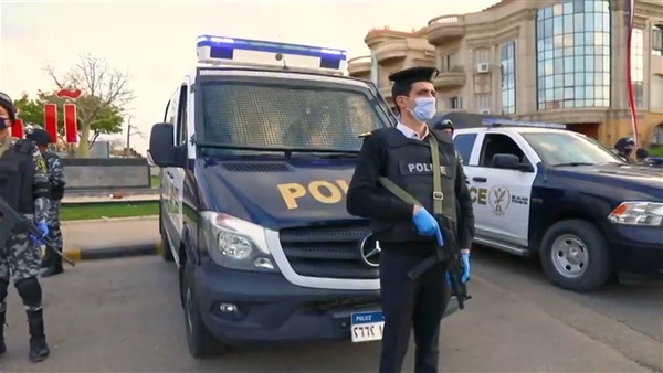 الأمن يكشف تفاصيل جديدة عن بطل واقعة تعرية طفلته