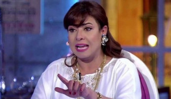 هجوم وتراشق .. حرب كلامية متبادلة بين نشوى مصطفى وأحد متابعيها