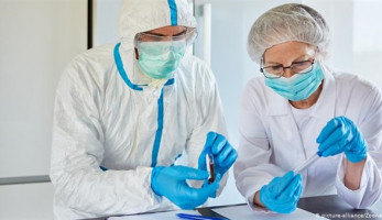 هناك احتمالية للإصابة بعد التطعيم.. مفاجآت بشأن لقاحات كورونا