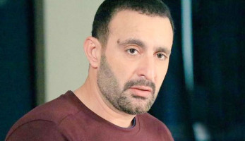 أحمد السقا يعتذر لأحد المصورين في جنازة محمد الصغير: «حقك عليا»
