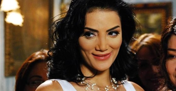 رانيا محمود ياسين: حورية فرغلي تخضع لجراحة تستغرق 9 ساعات.. تفاصيل